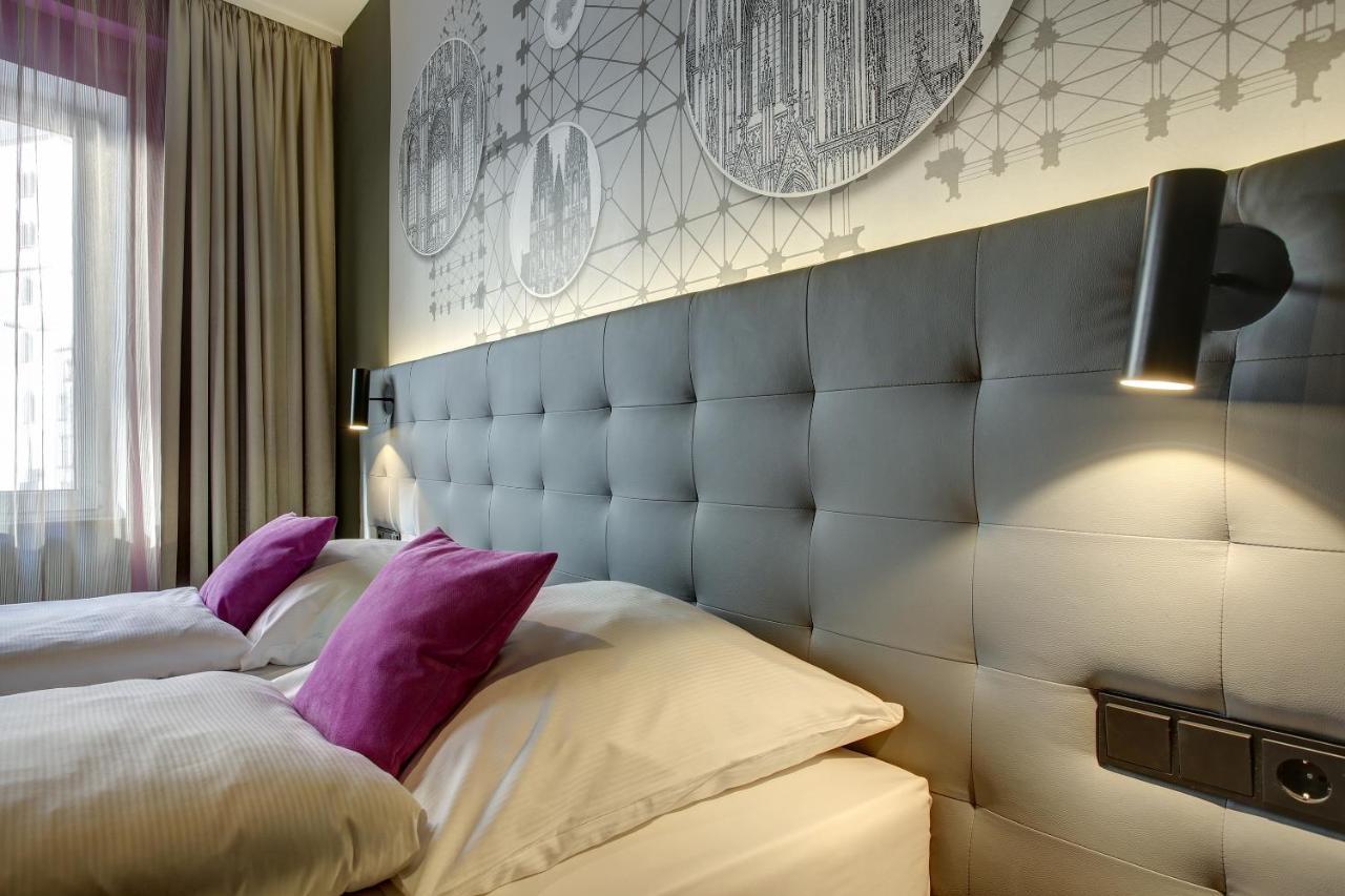 Boutique 003 Am Dom, Trademark Collection By Wyndham Keulen