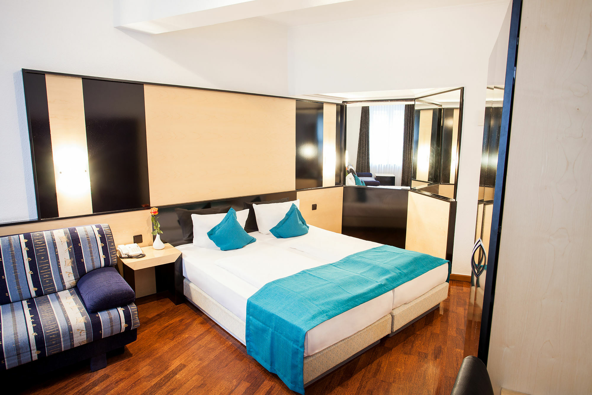 Boutique 003 Am Dom, Trademark Collection By Wyndham Keulen